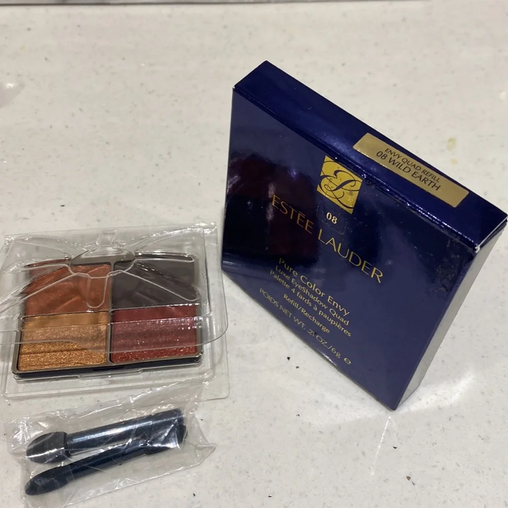 Full size Estée Lauder powder lipstick, nailpolish 4 eyeshadow - Picture 5 of 9